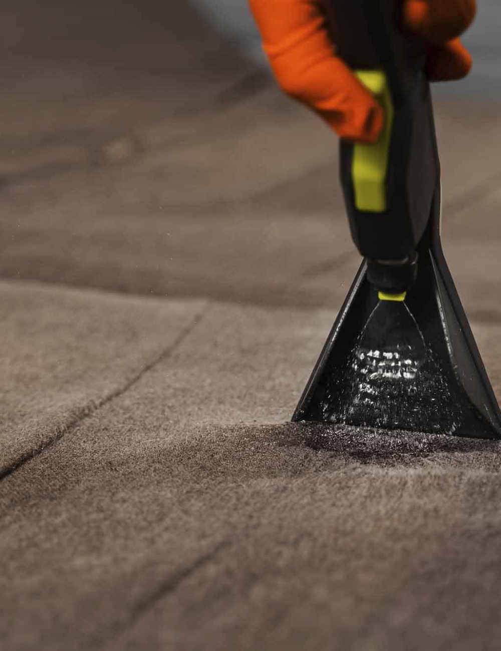 dry-cleaning-extractor-machine-is-spraying-water-detergent-closeup-professional-domestic-cleaning-service-worker-is-removing-dirt-dust-from-couch-using-dry-cleaning-machine (1)